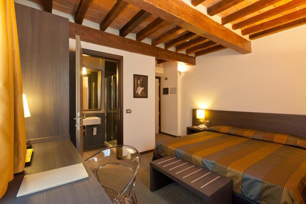 Locanda Sant'Ambrogio Rivalta  Oda fotoğraf
