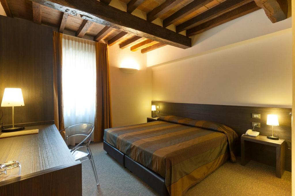 Locanda Sant'Ambrogio Rivalta  Oda fotoğraf