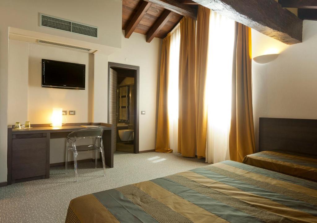 Locanda Sant'Ambrogio Rivalta  Oda fotoğraf